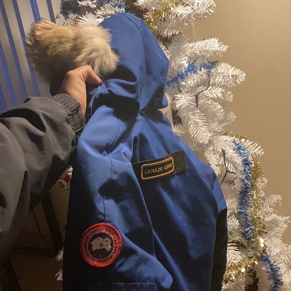 Canada goose worn twice with matching hat